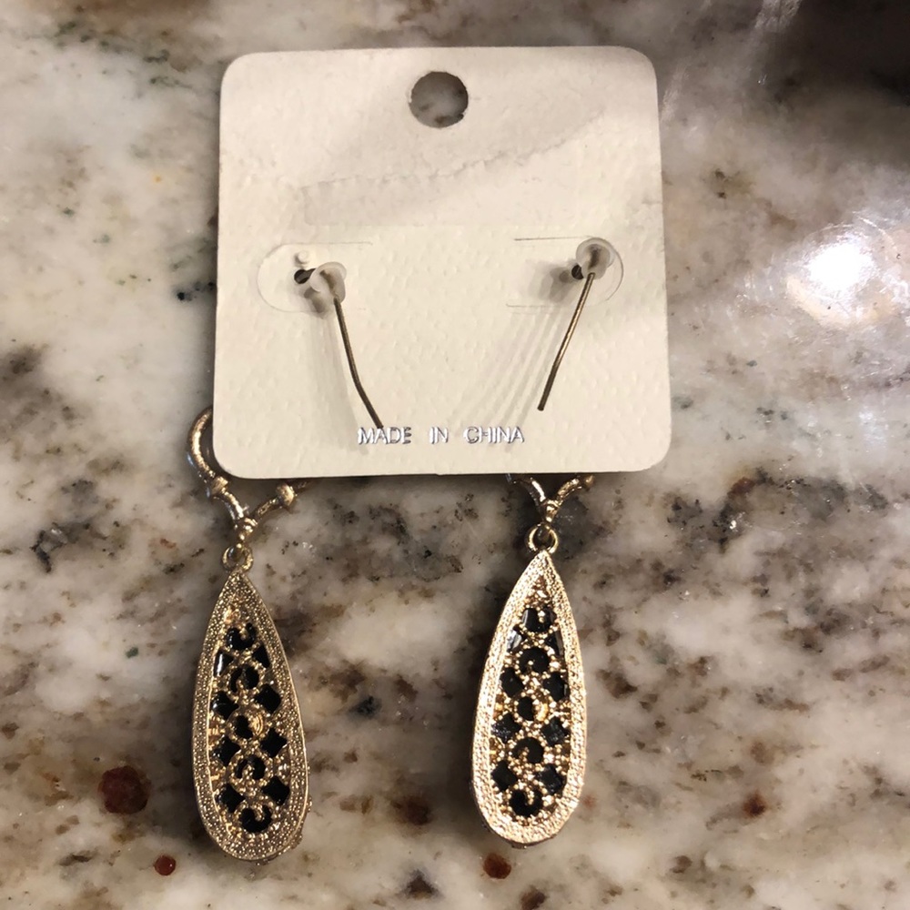 Influence Earrings - Picture 2 of 2